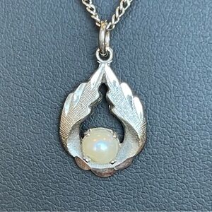 Vintage Faux Pearl Silver Tone Pendant Necklace Hidden Mary & Jesus on Back 16”